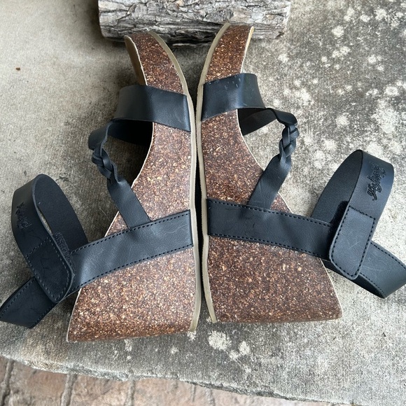 Blowfish Malibu Hydra black strappy sandals w/cork wedge heel Sz-9. Q - Picture 6 of 16